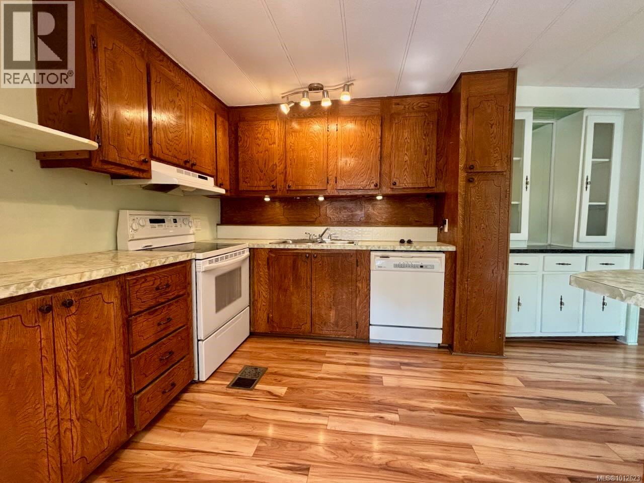 Photo 15 of 46 61 12 Th St, Nanaimo BC