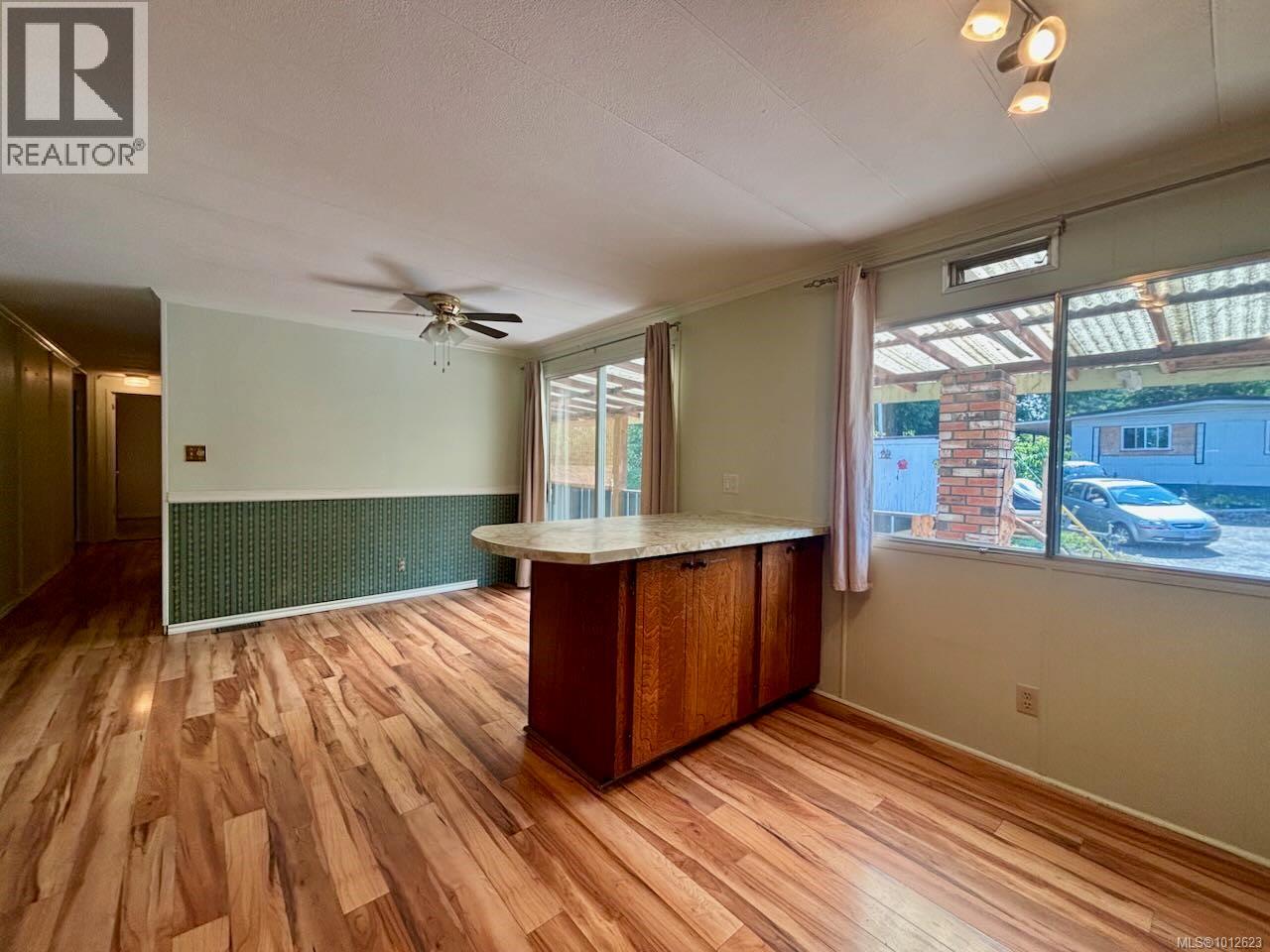 Photo 16 of 46 61 12 Th St, Nanaimo BC