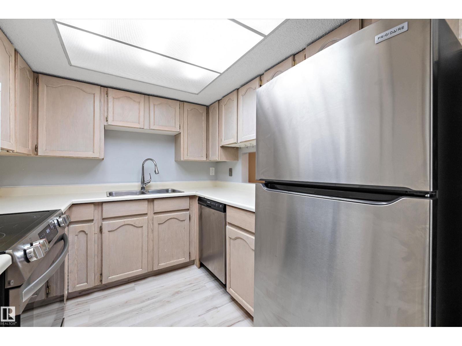 Photo 6 of 307 10171 119 St Nw, Edmonton AB