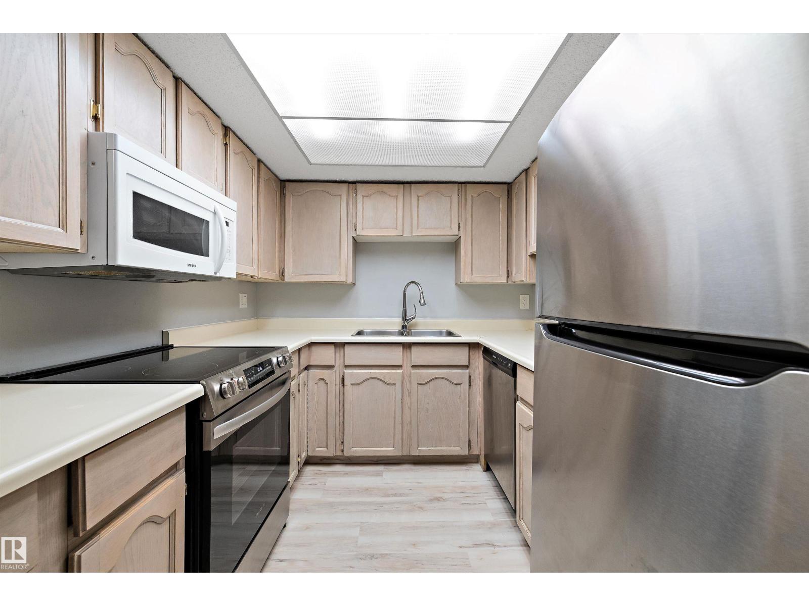 Photo 7 of 307 10171 119 St Nw, Edmonton AB