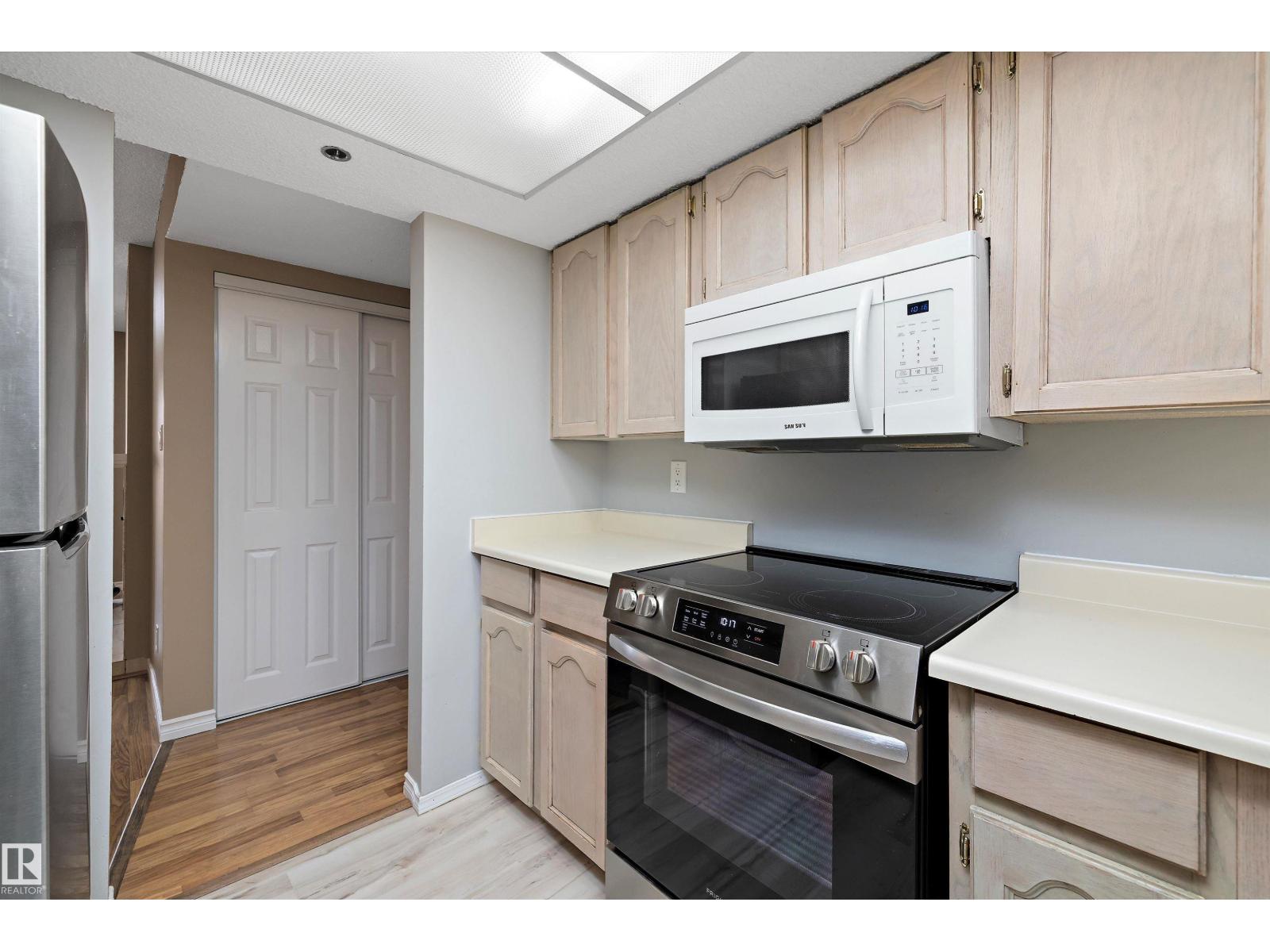 Photo 9 of 307 10171 119 St Nw, Edmonton AB