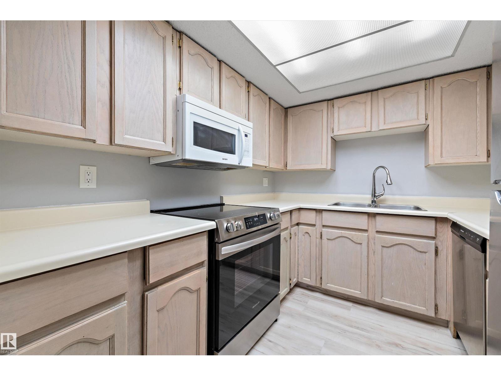 Photo 5 of 307 10171 119 St Nw, Edmonton AB
