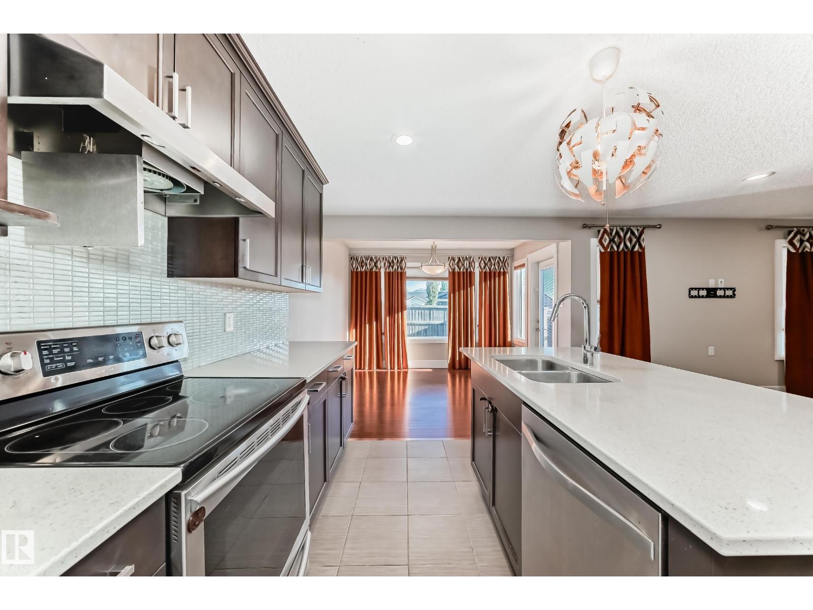 Photo 10 of 3616 168 Av Nw, Edmonton AB