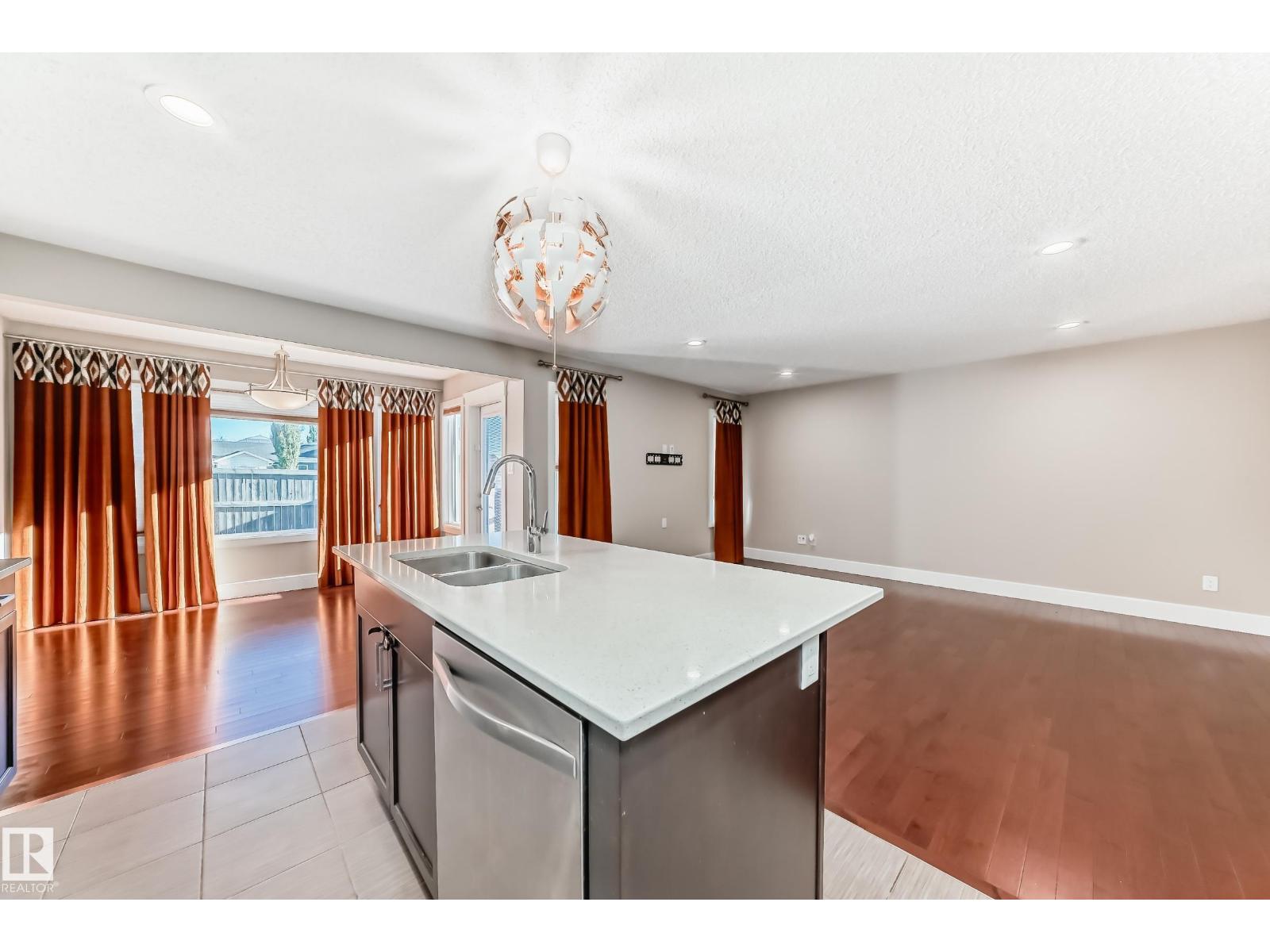 Photo 9 of 3616 168 Av Nw, Edmonton AB