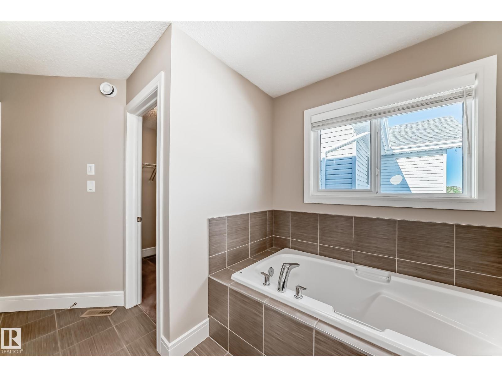 Photo 22 of 3616 168 Av Nw, Edmonton AB
