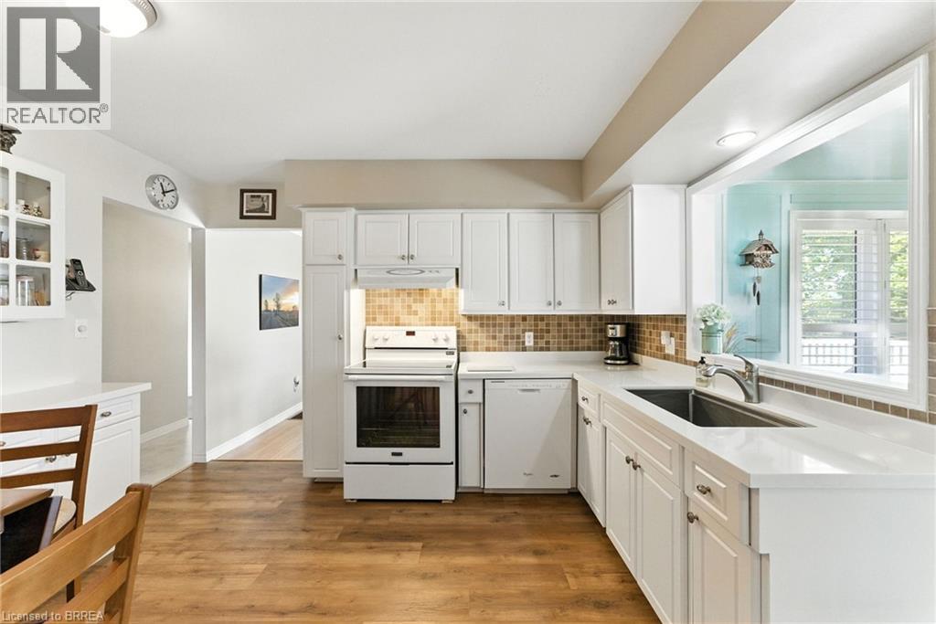 Photo 10 of 207 Robinson Road, Brantford ON