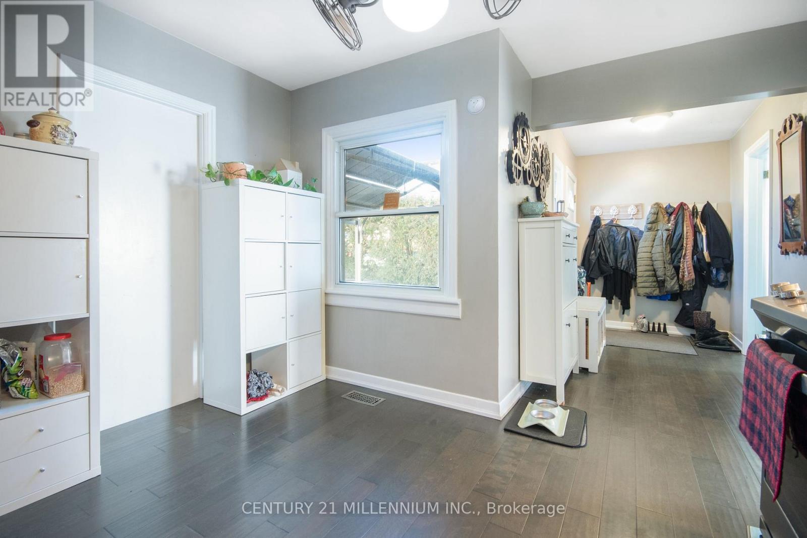 Photo 13 of 74 Pinelands Avenue, Hamilton ON
