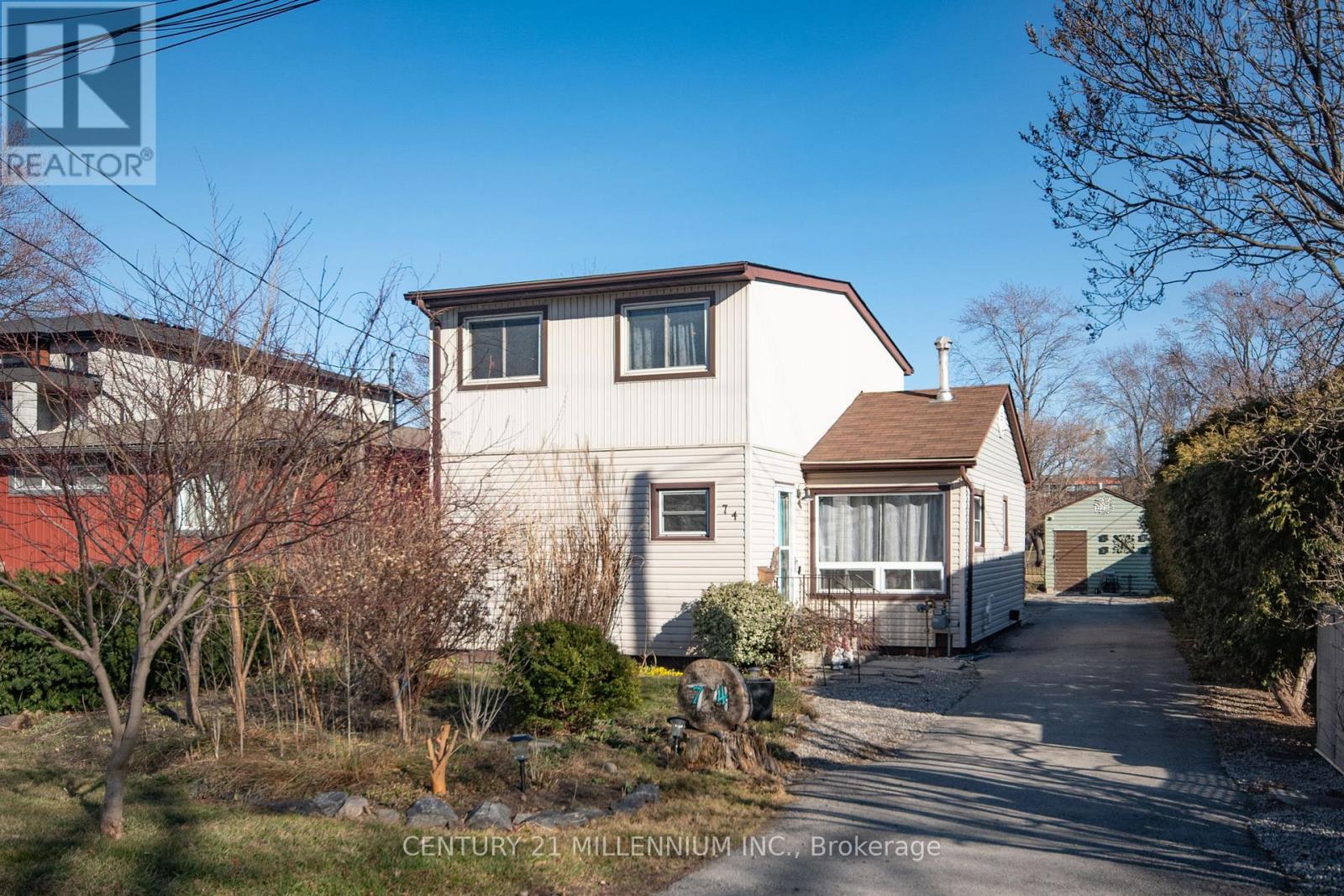 Photo 2 of 74 Pinelands Avenue, Hamilton ON
