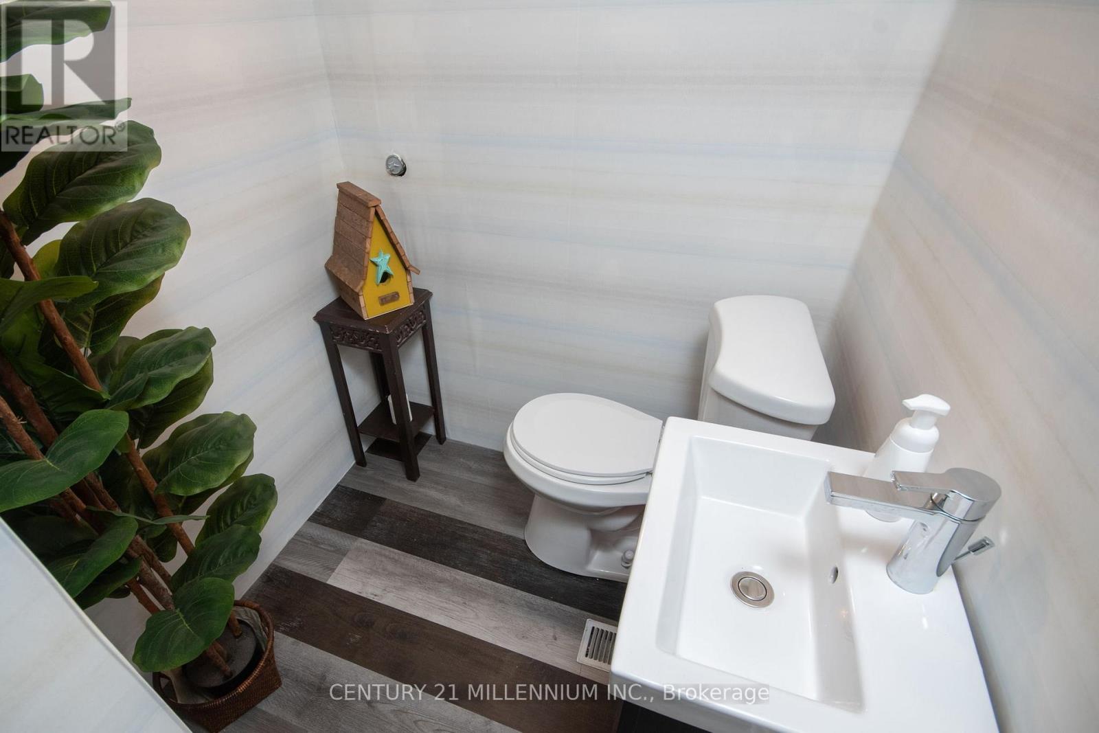 Photo 22 of 74 Pinelands Avenue, Hamilton ON