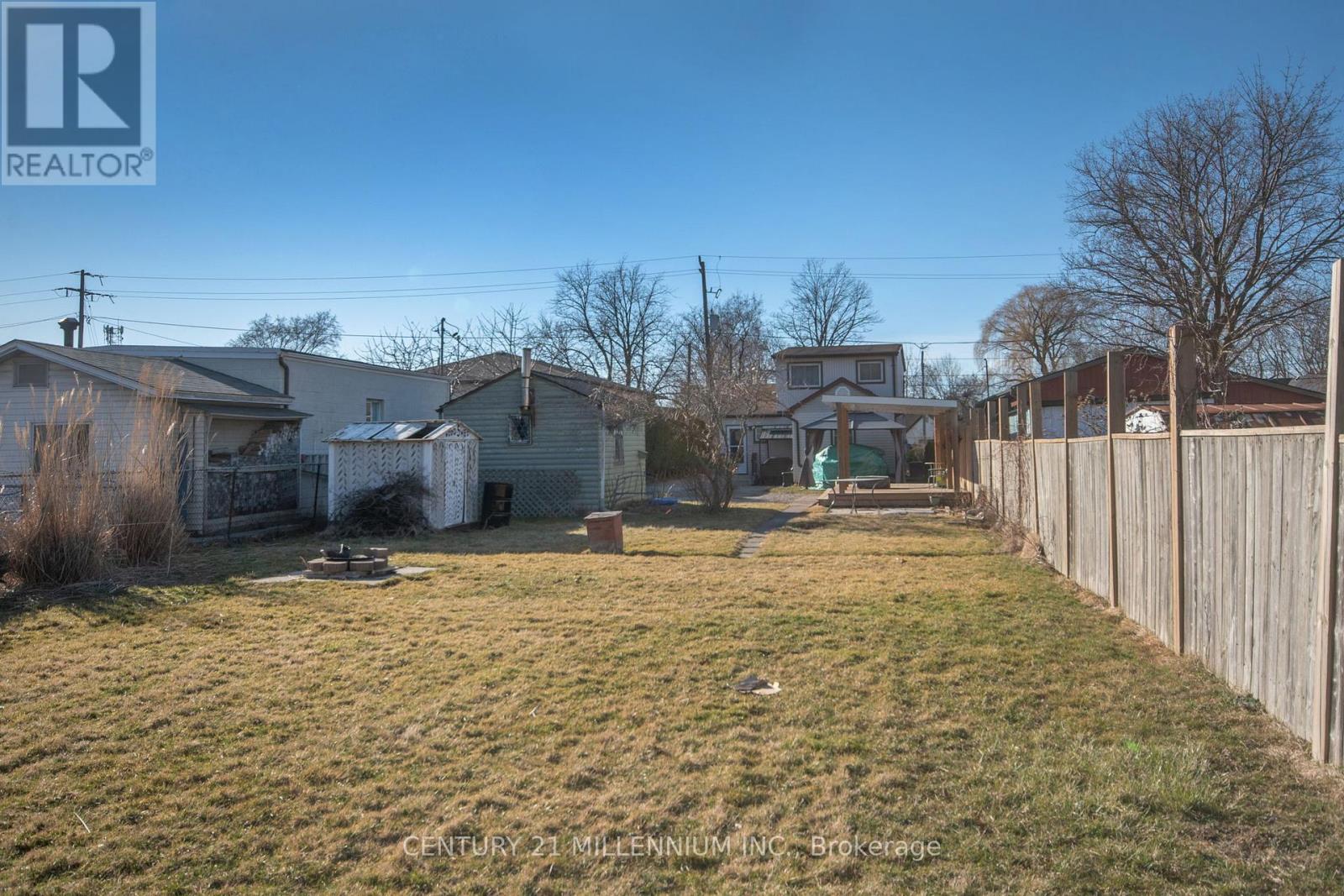 Photo 24 of 74 Pinelands Avenue, Hamilton ON