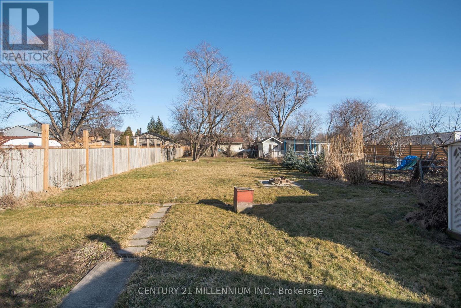 Photo 25 of 74 Pinelands Avenue, Hamilton ON