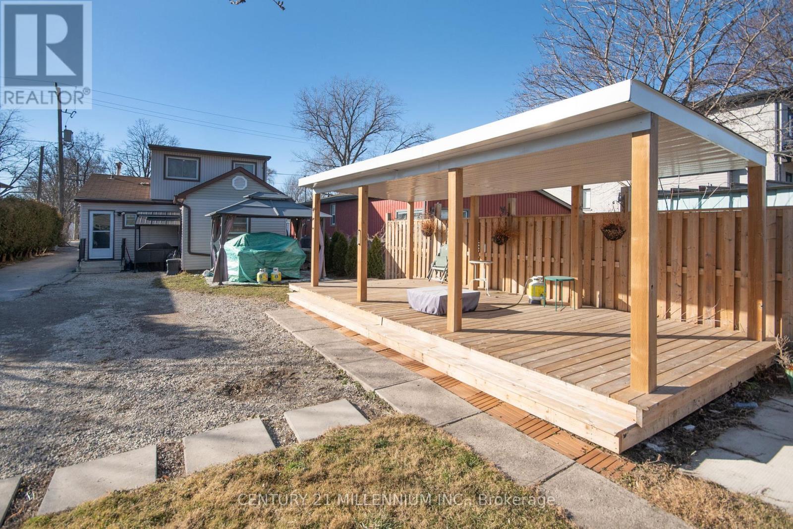Photo 26 of 74 Pinelands Avenue, Hamilton ON