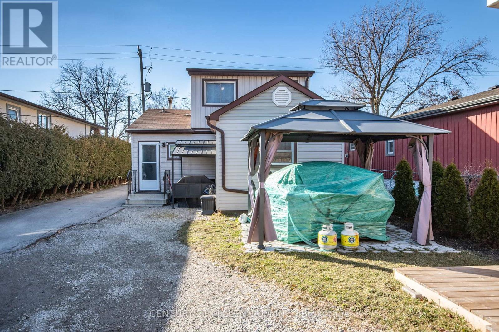 Photo 30 of 74 Pinelands Avenue, Hamilton ON