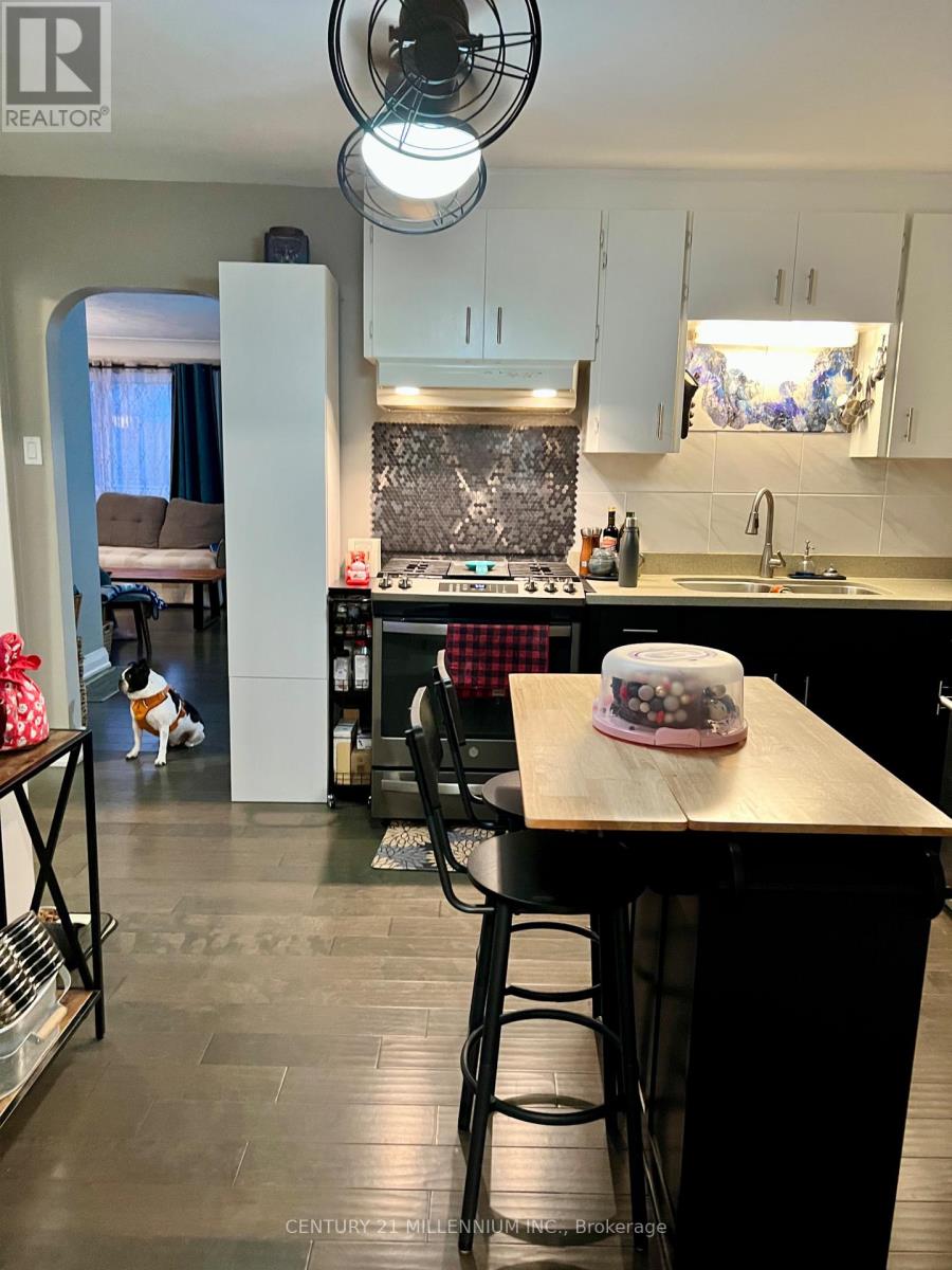 Photo 4 of 74 Pinelands Avenue, Hamilton ON