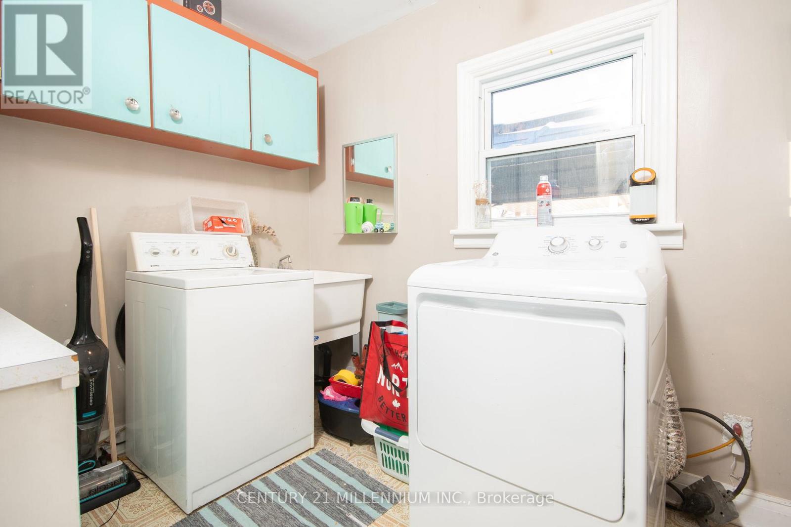 Photo 6 of 74 Pinelands Avenue, Hamilton ON