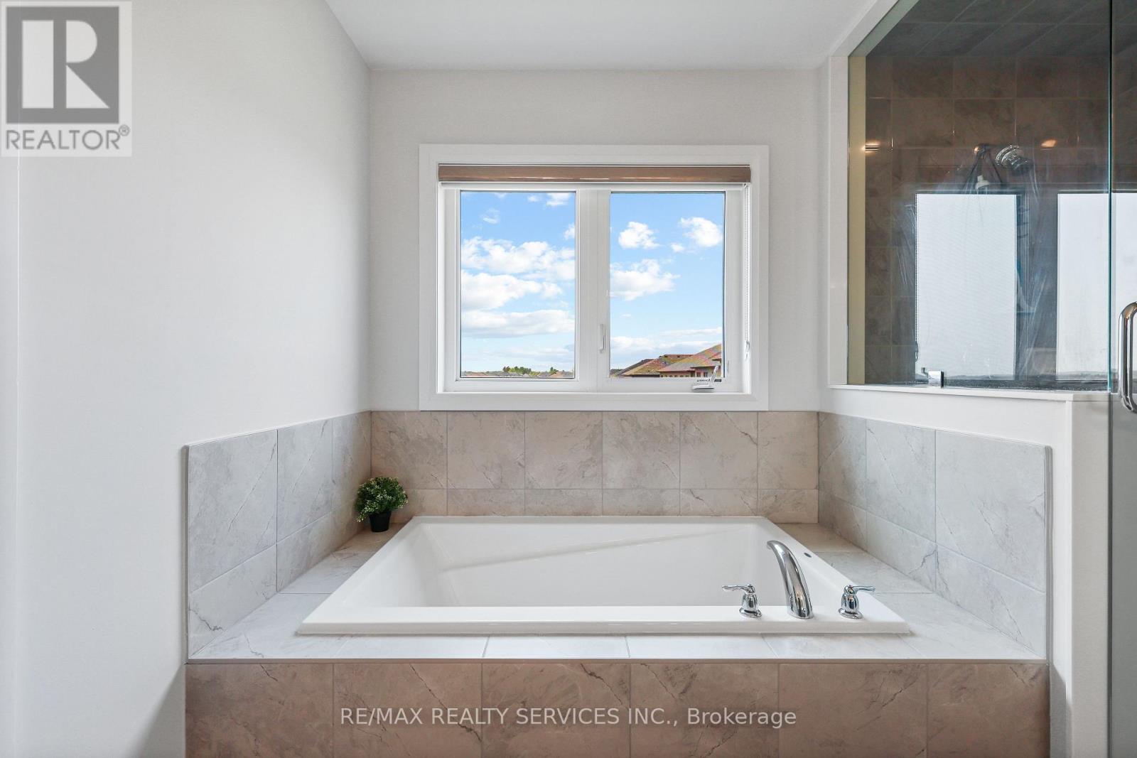 Photo 34 of 839 Sobeski Avenue, Woodstock ON