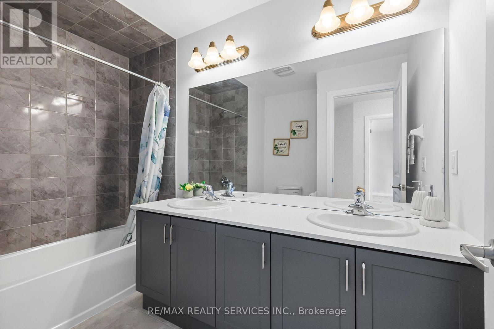Photo 38 of 839 Sobeski Avenue, Woodstock ON