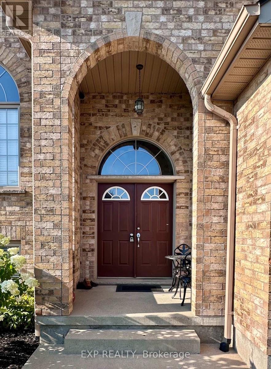 Photo 2 of 1 Falconridge Court, St Thomas ON
