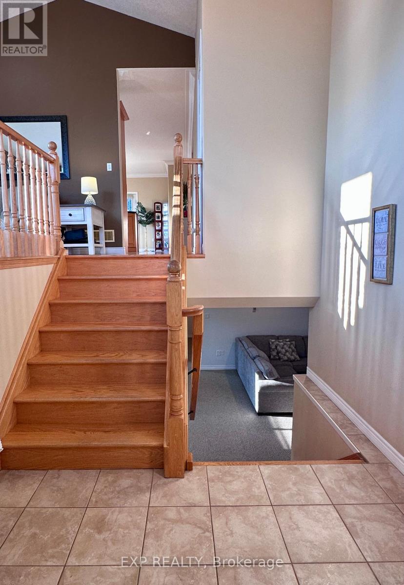 Photo 8 of 1 Falconridge Court, St Thomas ON