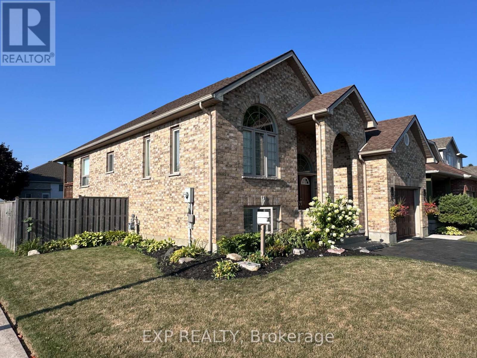 Photo 6 of 1 Falconridge Court, St Thomas ON