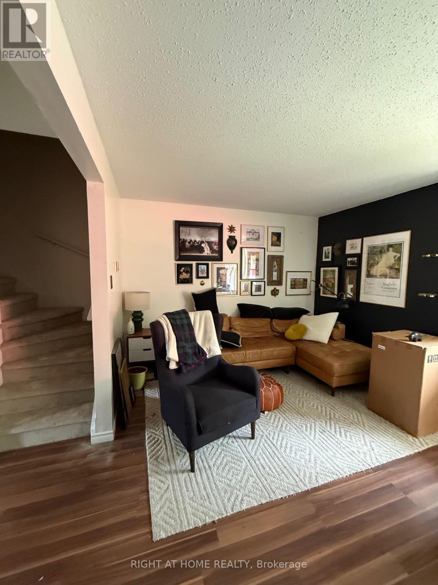 Photo 4 of 3110 Quail Drive, Ottawa ON