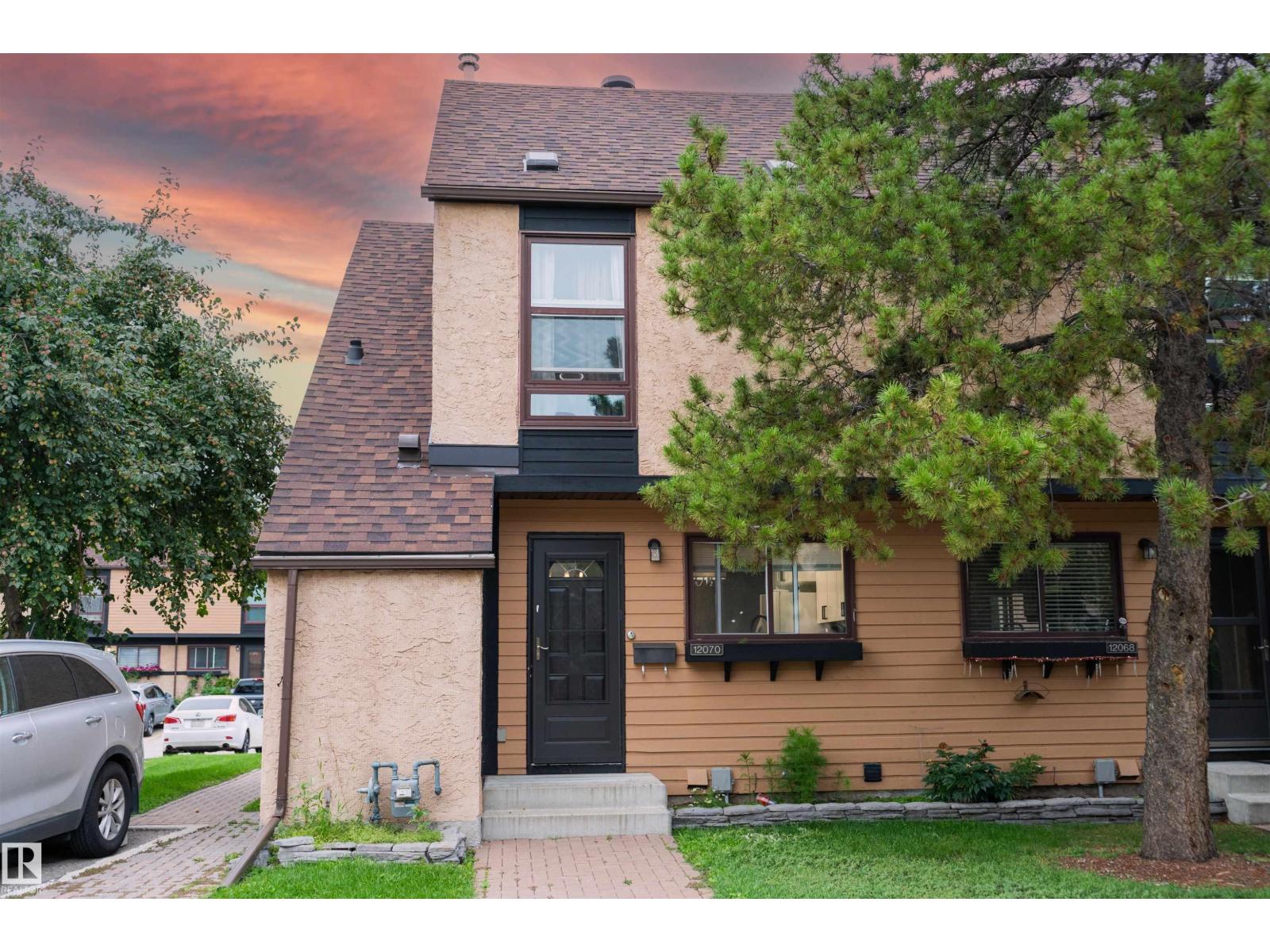 Photo 1 of 12070 25 Av Nw, Edmonton AB