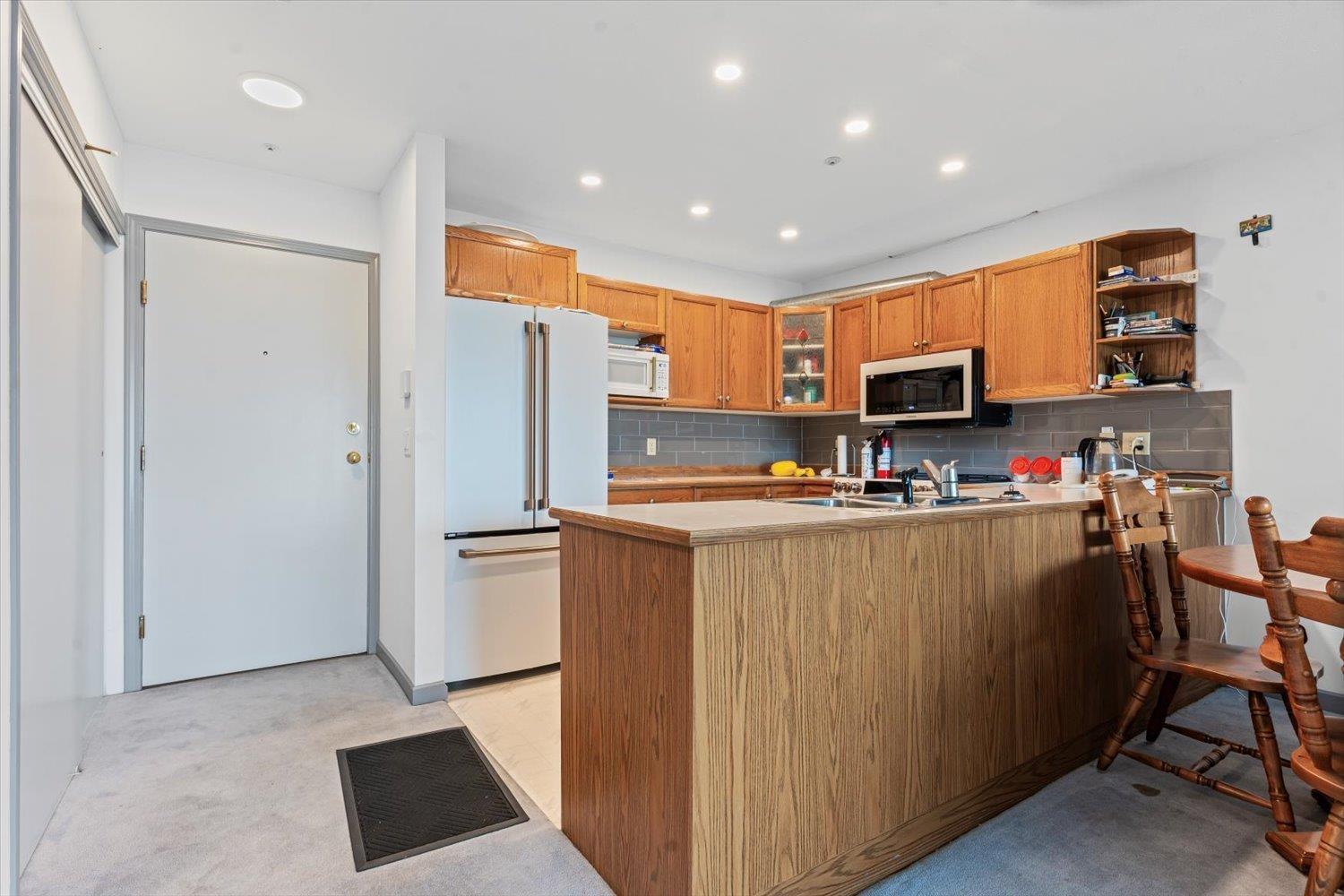 209 378 ESPLANADE AVENUE, Harrison Hot Springs, Harrison Hot Springs
