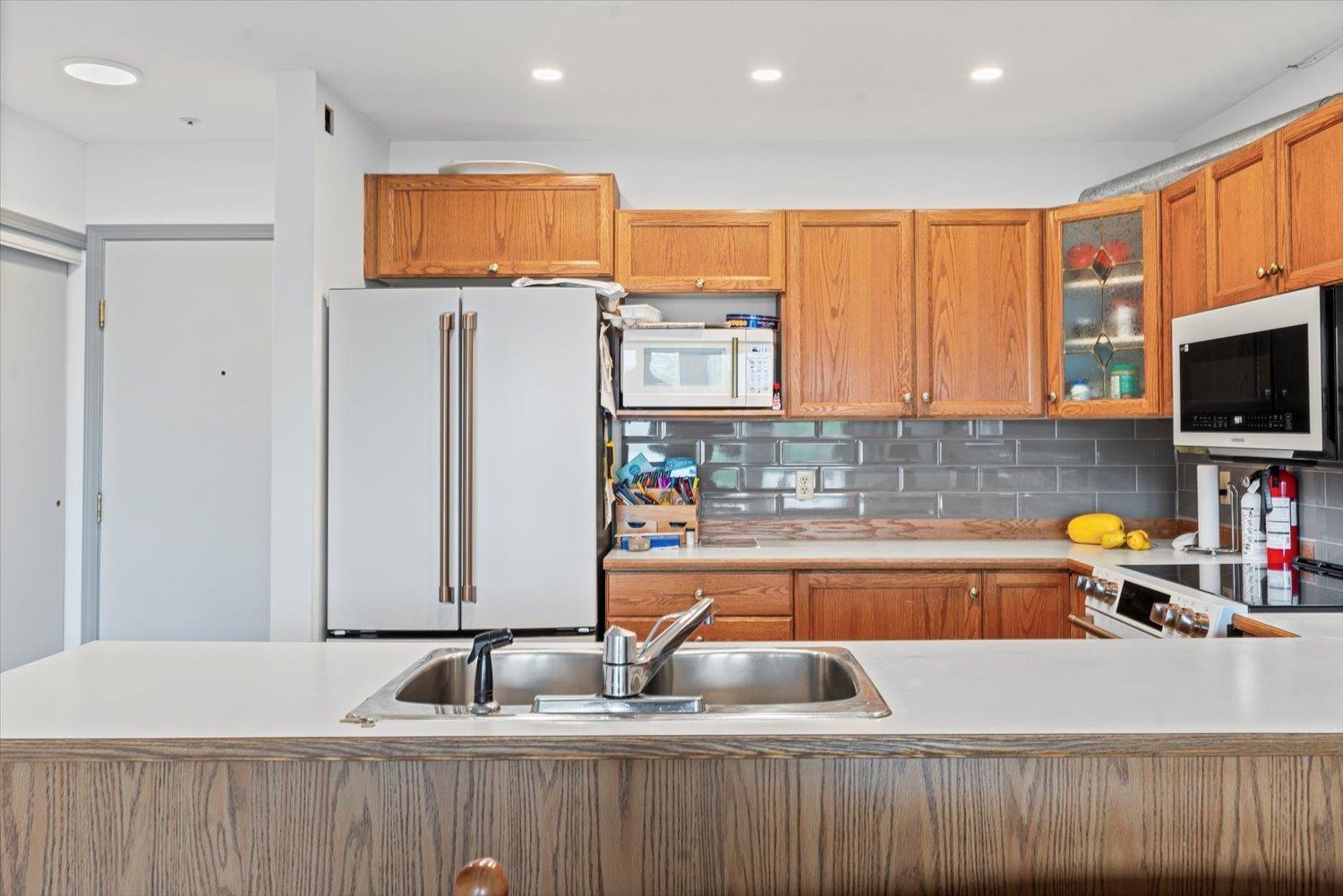209 378 ESPLANADE AVENUE, Harrison Hot Springs, Harrison Hot Springs