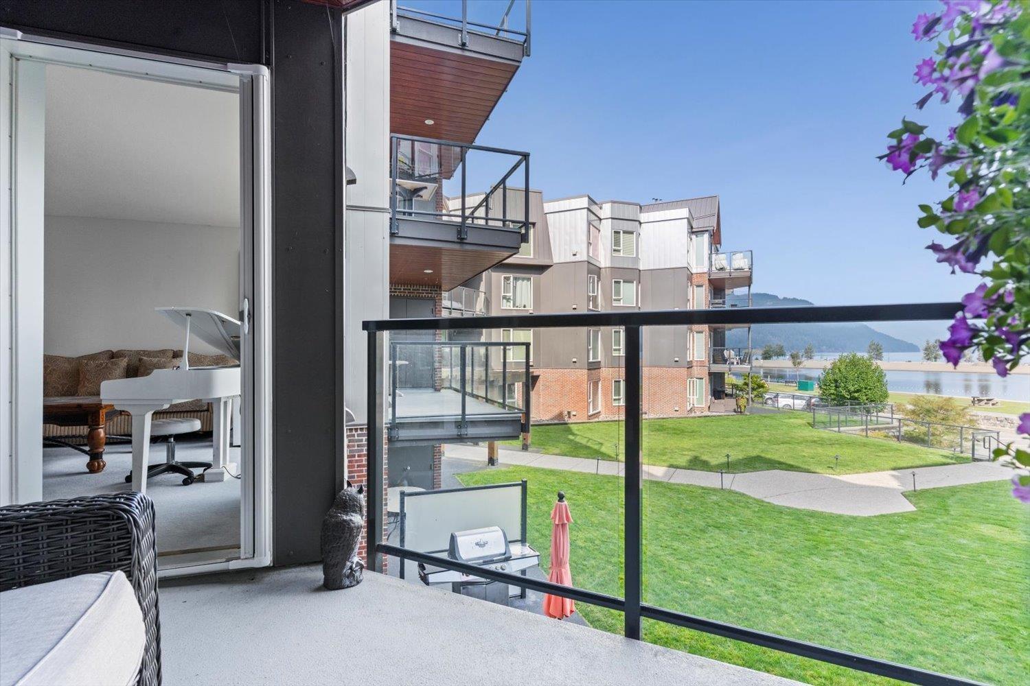209 378 ESPLANADE AVENUE, Harrison Hot Springs, Harrison Hot Springs