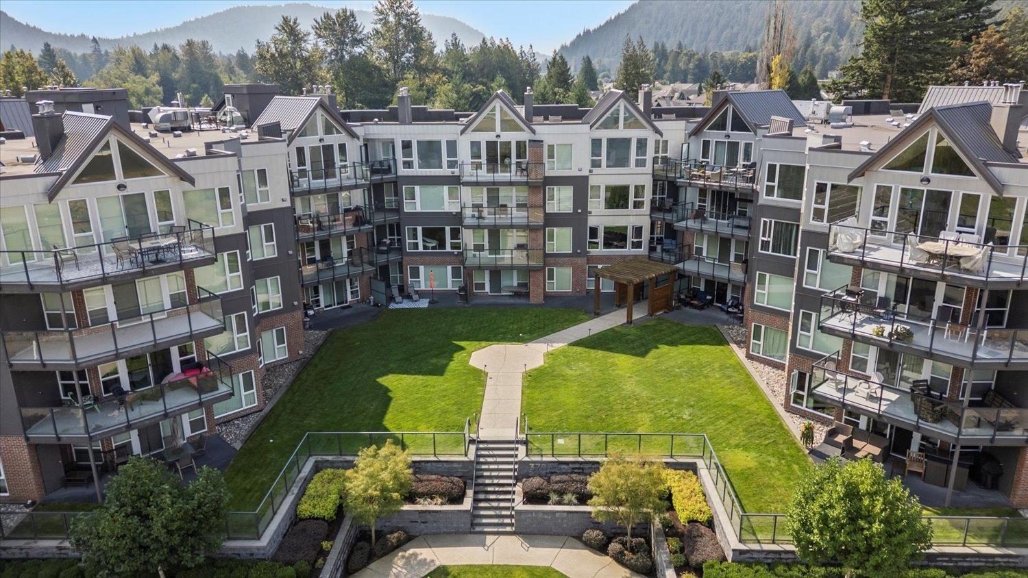 209 378 ESPLANADE AVENUE, Harrison Hot Springs, Harrison Hot Springs