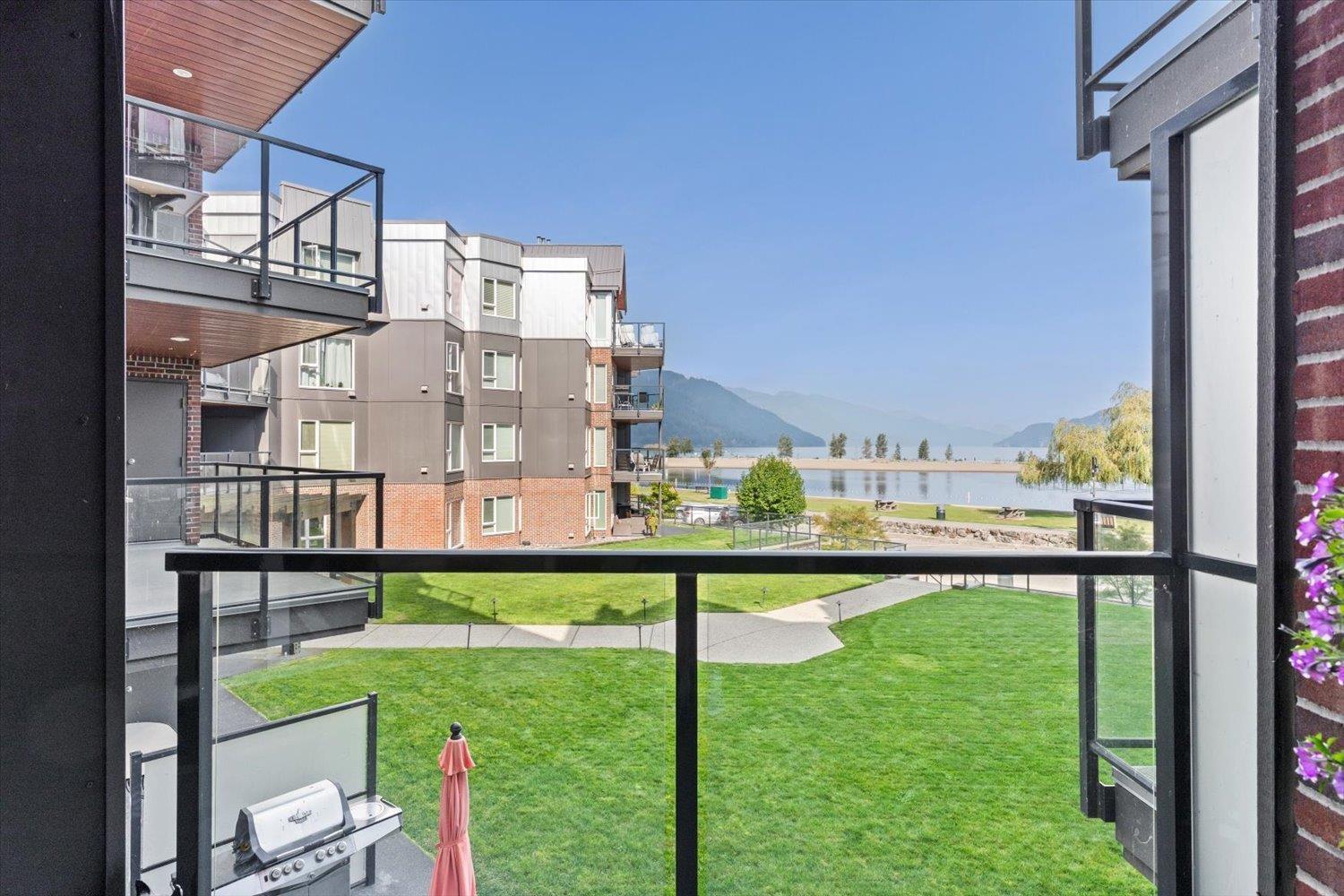 209 378 ESPLANADE AVENUE, Harrison Hot Springs, Harrison Hot Springs