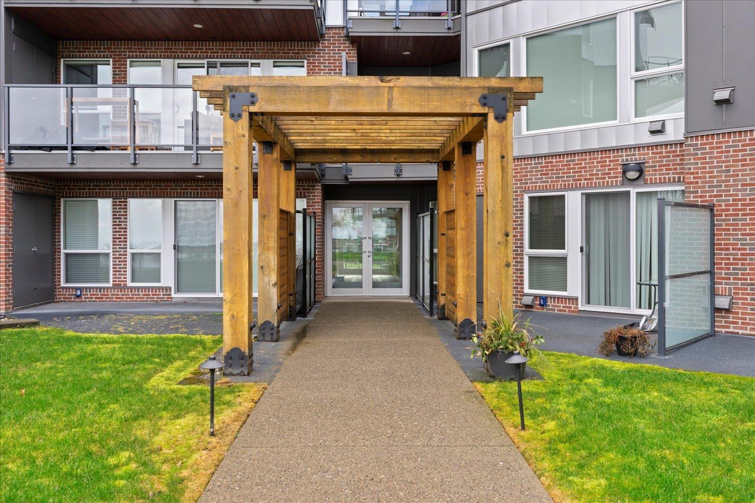209 378 ESPLANADE AVENUE, Harrison Hot Springs, Harrison Hot Springs