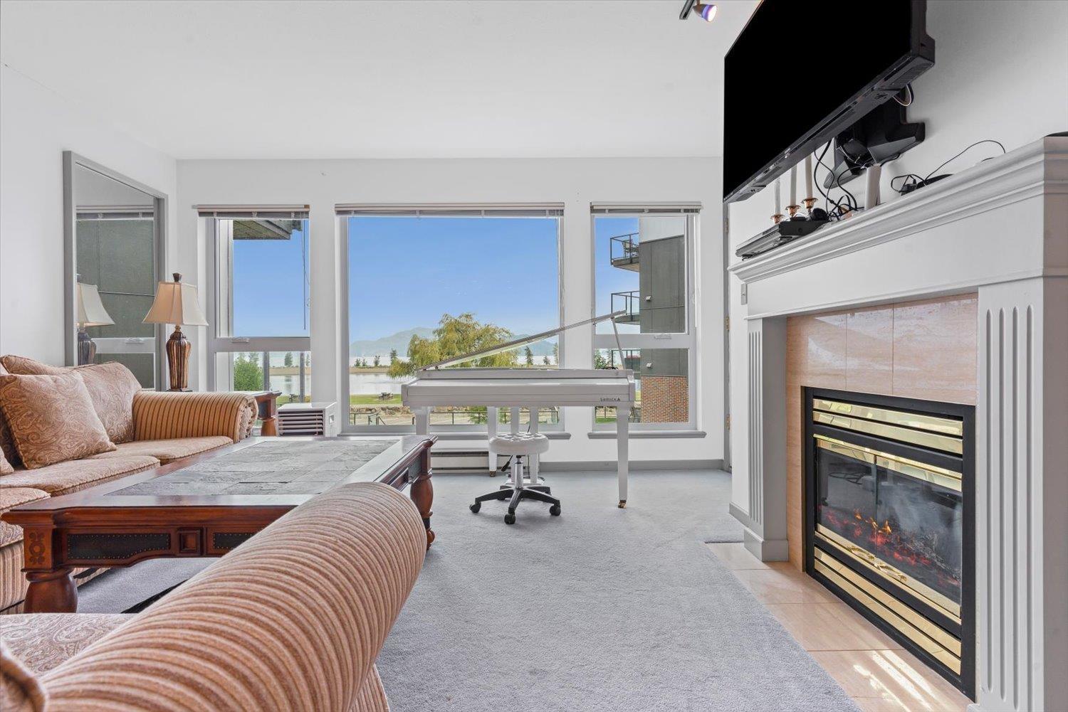 209 378 ESPLANADE AVENUE, Harrison Hot Springs, Harrison Hot Springs