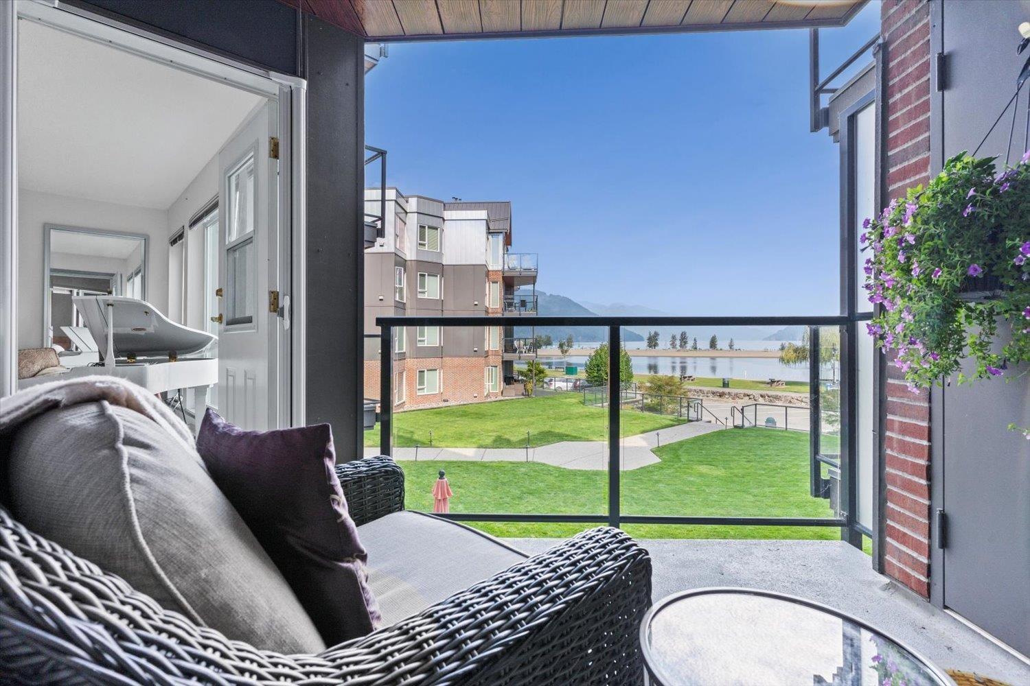 209 378 ESPLANADE AVENUE, Harrison Hot Springs, Harrison Hot Springs