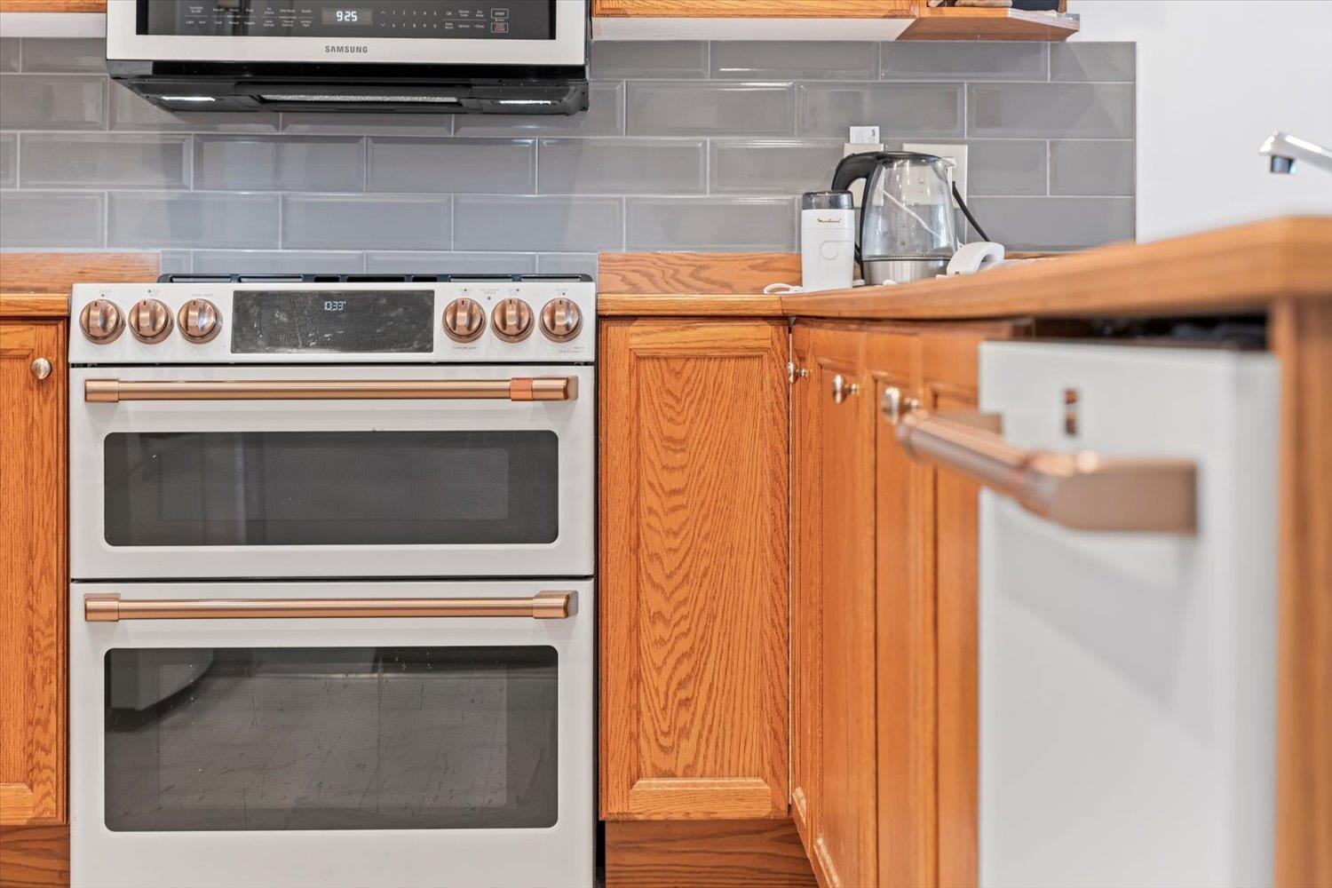 209 378 ESPLANADE AVENUE, Harrison Hot Springs, Harrison Hot Springs