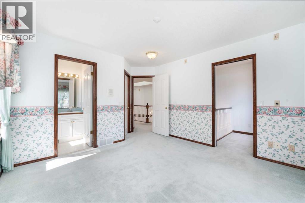 Single Family House for Sale in  Evergreen Hill SW Evergreen Calgary 