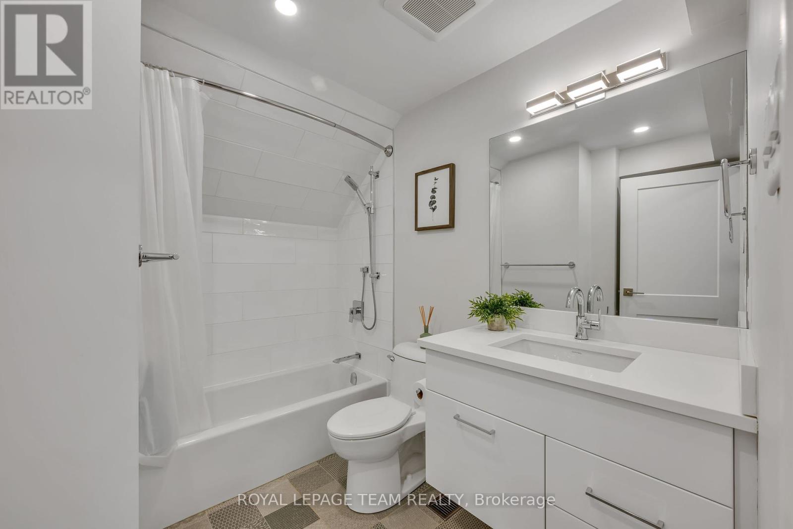 Photo 31 of 2233 Beaver Avenue, Ottawa ON
