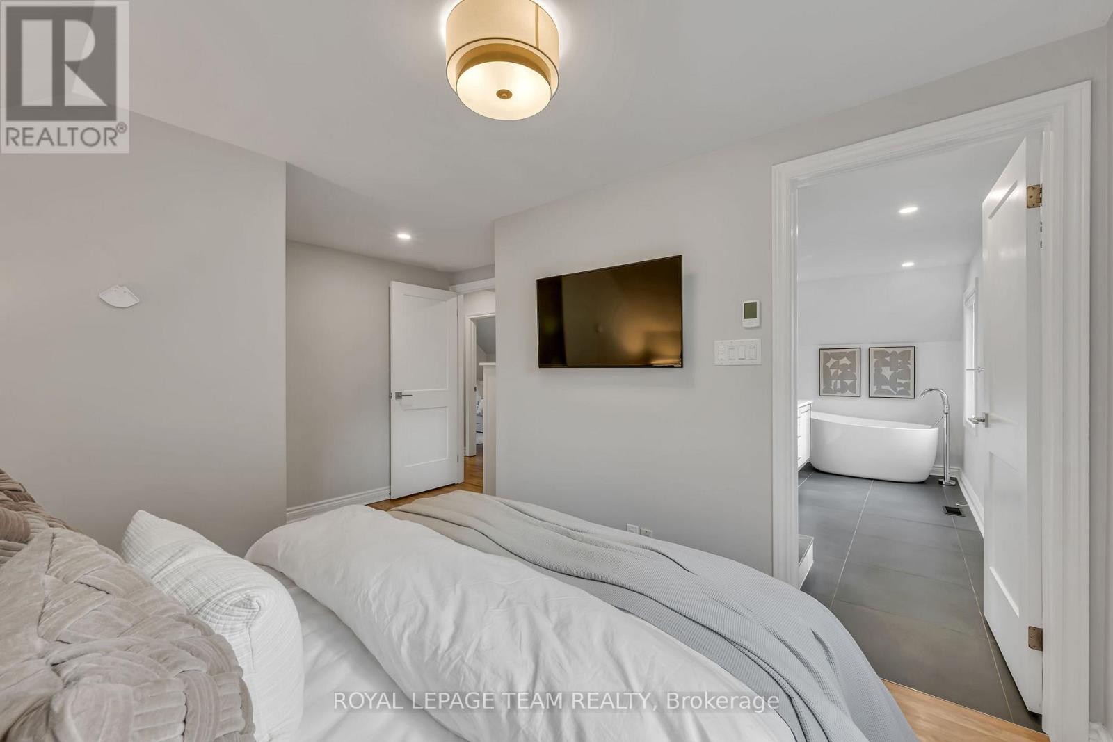 Photo 35 of 2233 Beaver Avenue, Ottawa ON