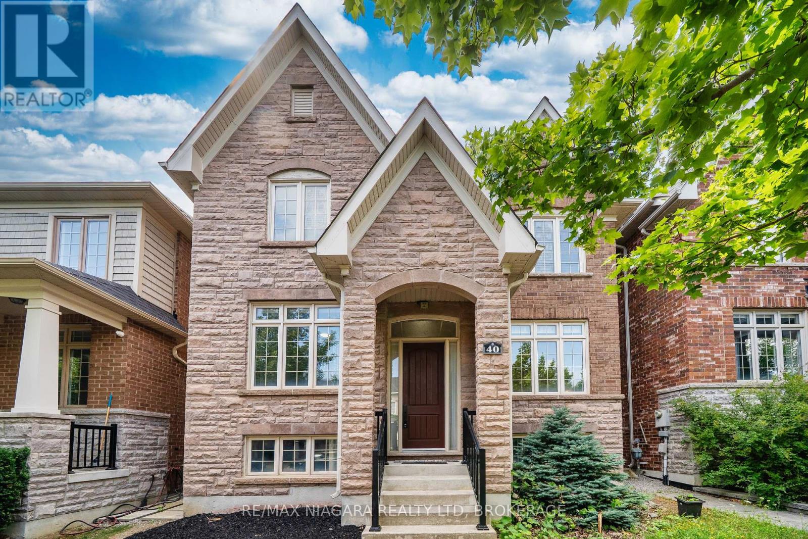 Photo 1 of 40 Dungannon Drive, Markham ON