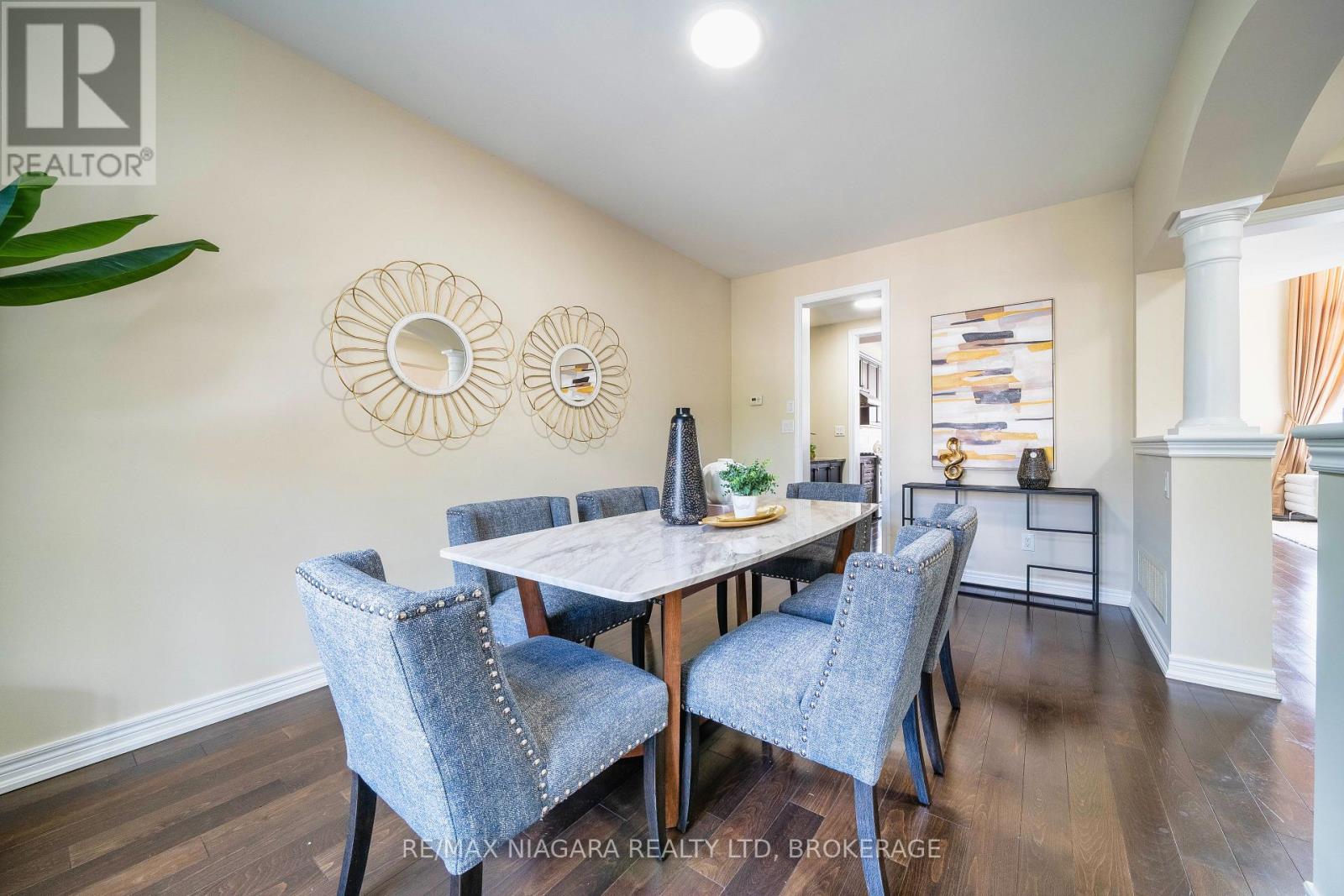 Photo 10 of 40 Dungannon Drive, Markham ON
