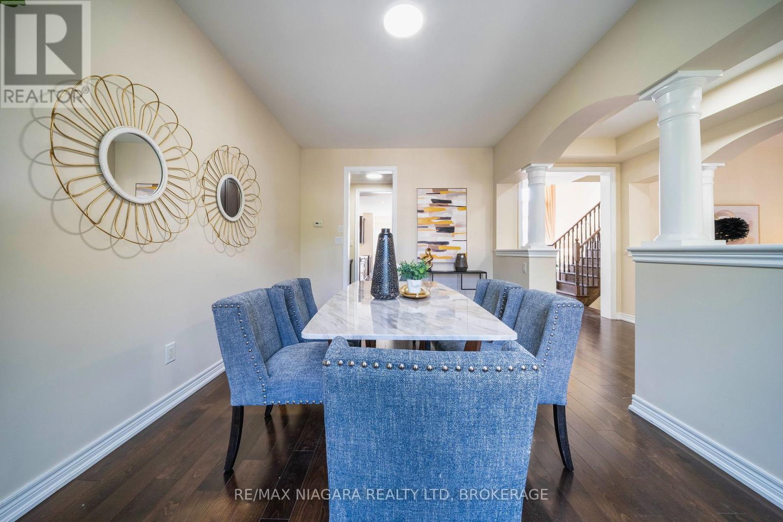 Photo 11 of 40 Dungannon Drive, Markham ON