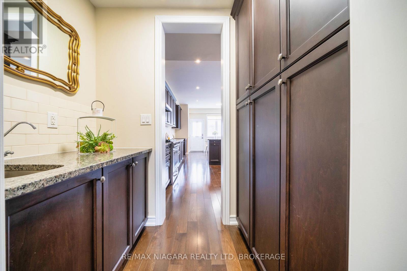 Photo 13 of 40 Dungannon Drive, Markham ON