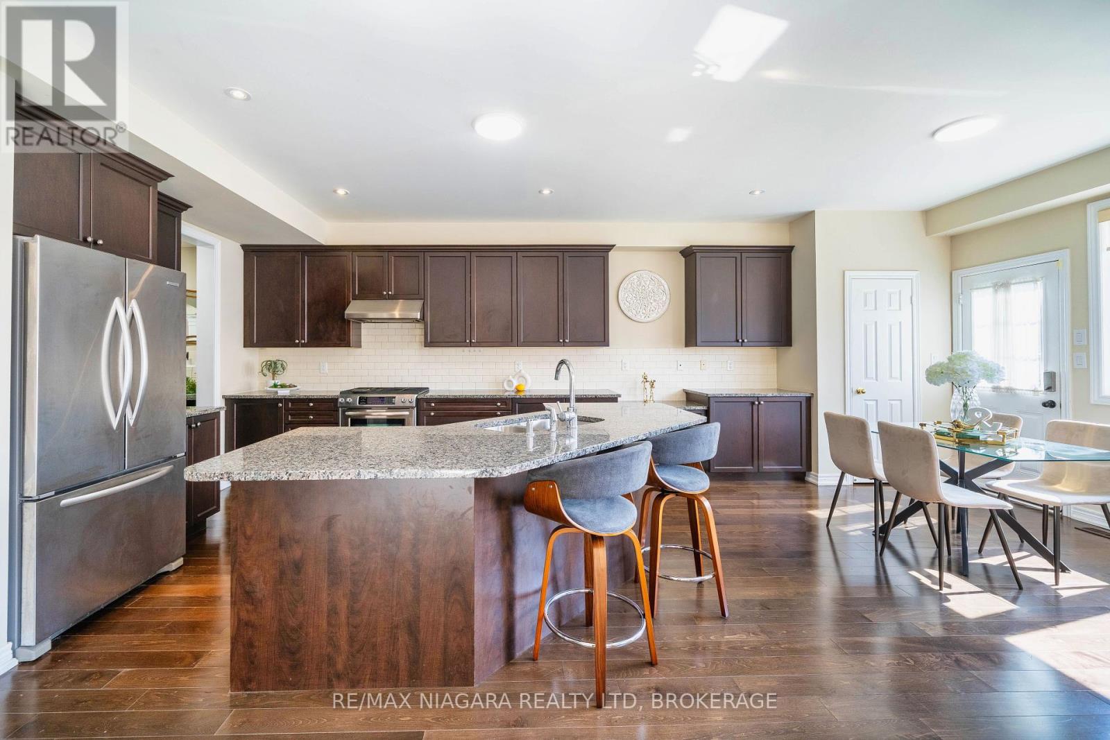 Photo 17 of 40 Dungannon Drive, Markham ON