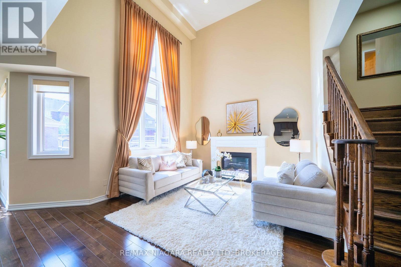 Photo 20 of 40 Dungannon Drive, Markham ON