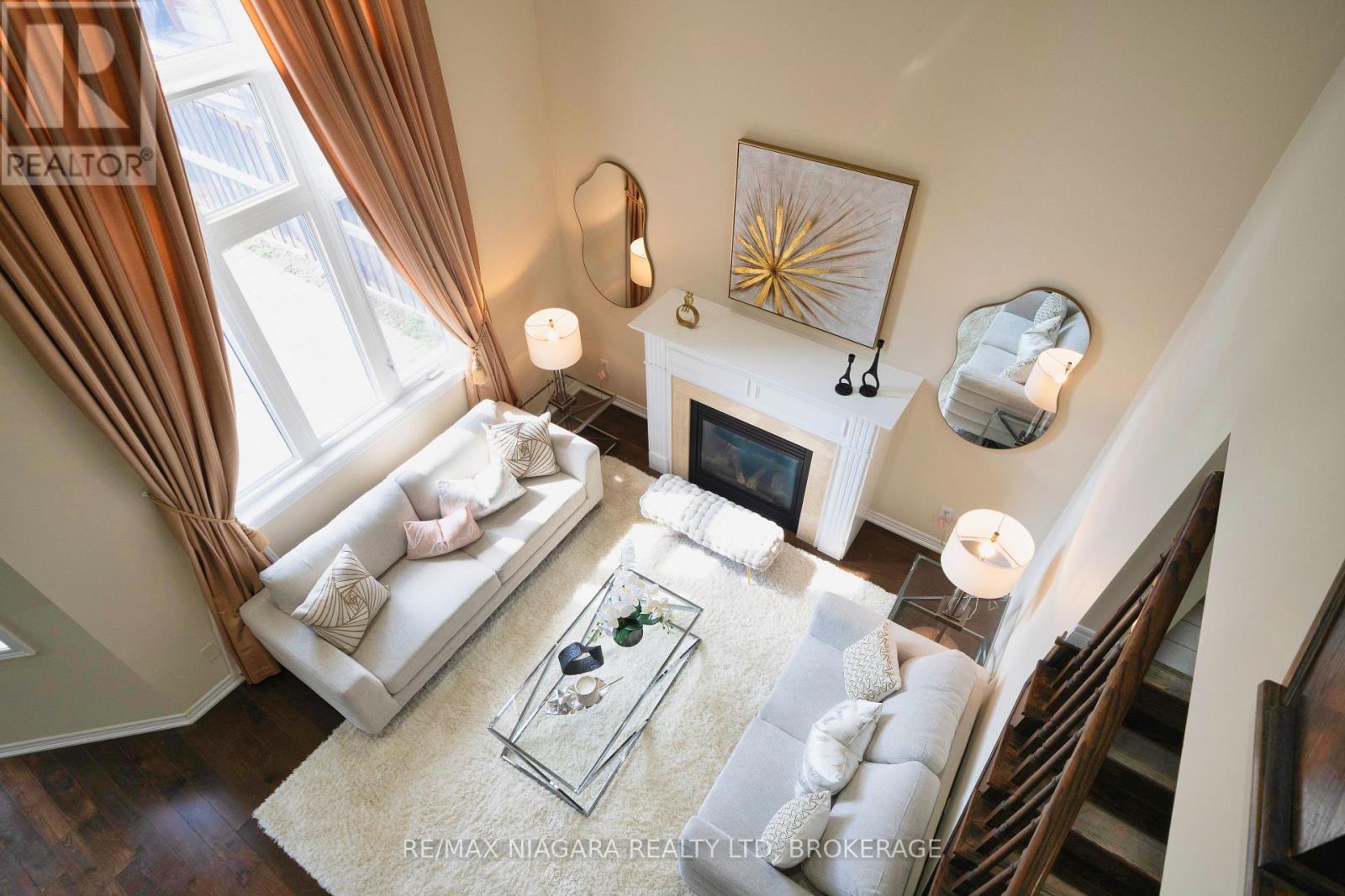 Photo 23 of 40 Dungannon Drive, Markham ON