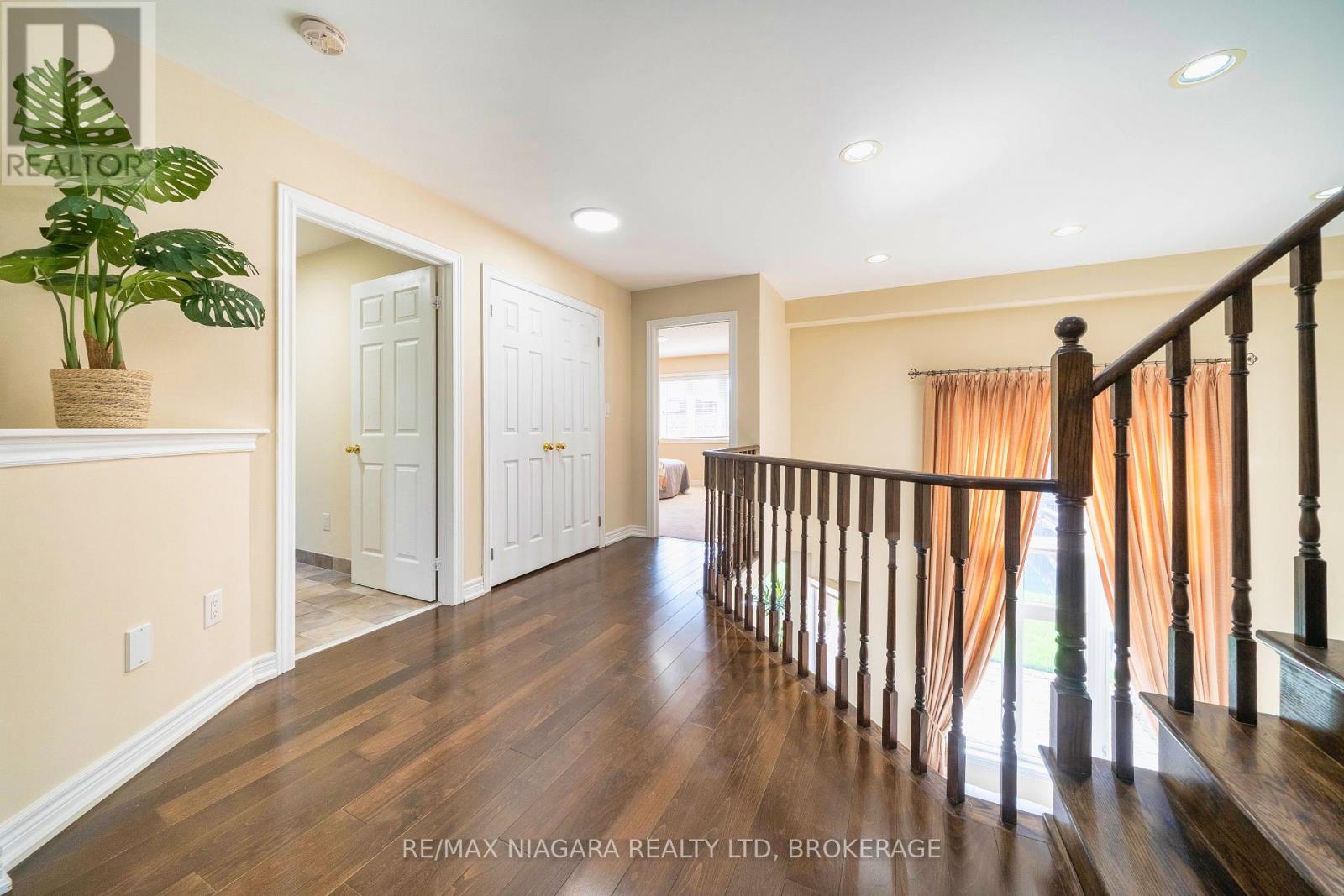 Photo 24 of 40 Dungannon Drive, Markham ON