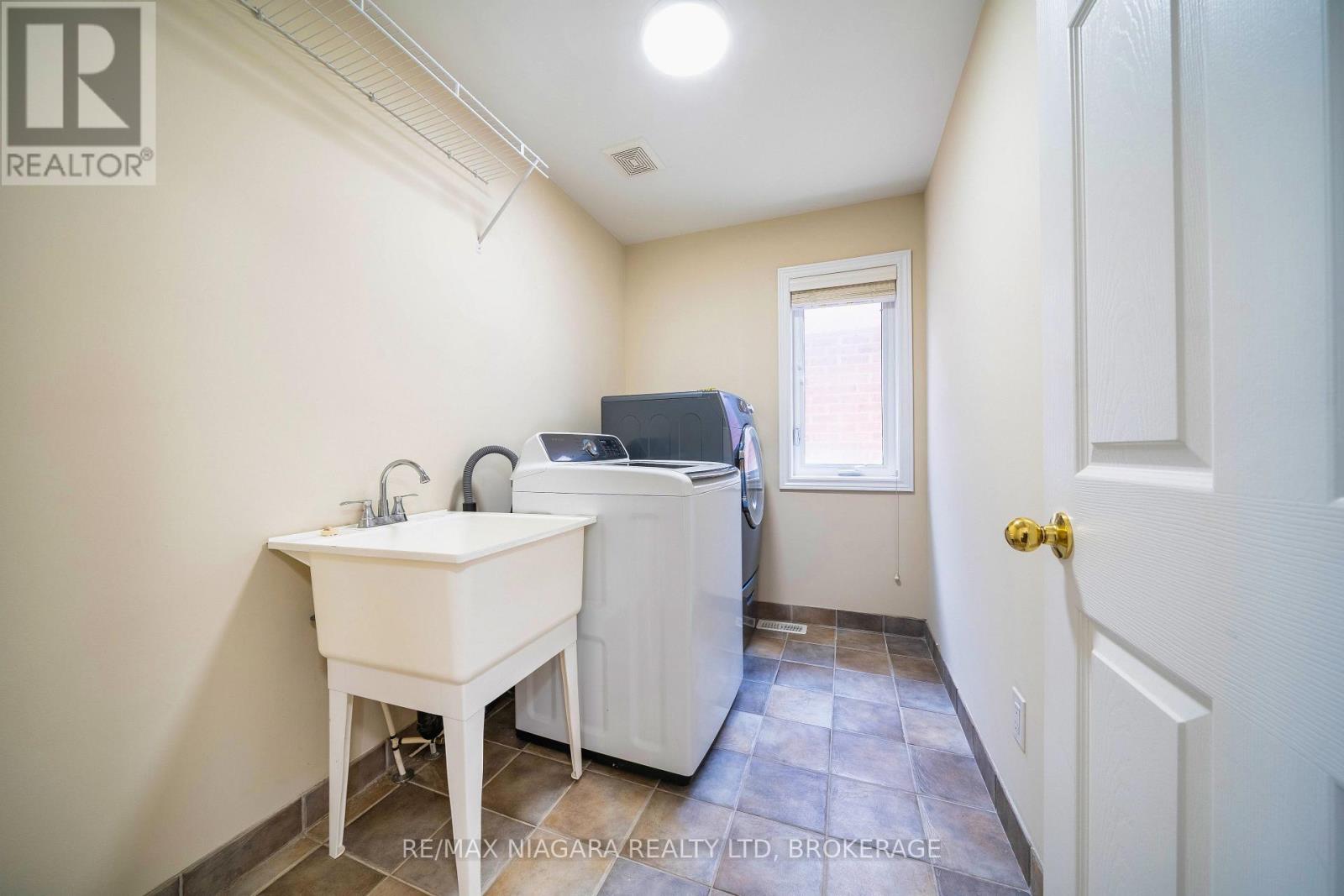 Photo 29 of 40 Dungannon Drive, Markham ON
