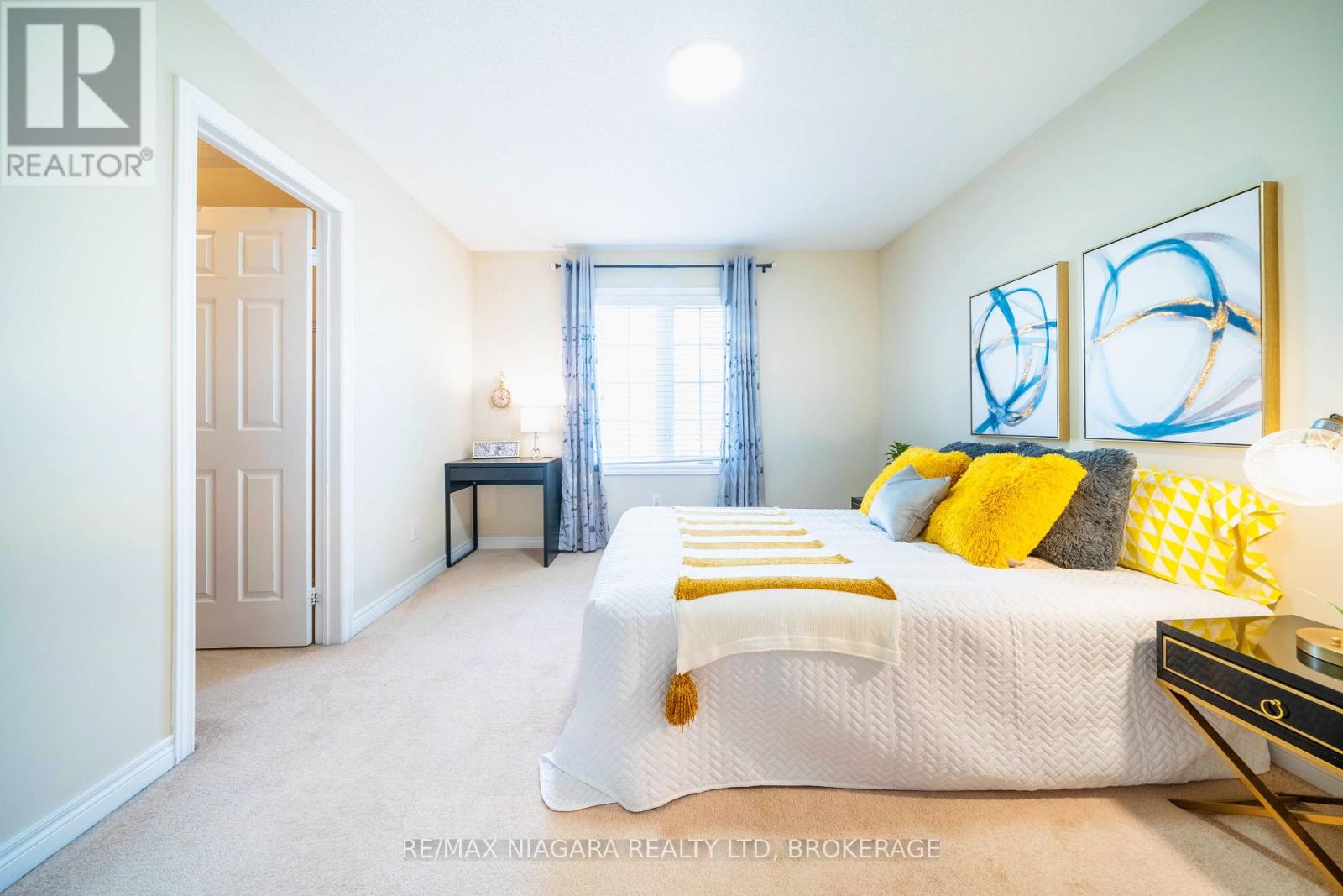 Photo 32 of 40 Dungannon Drive, Markham ON