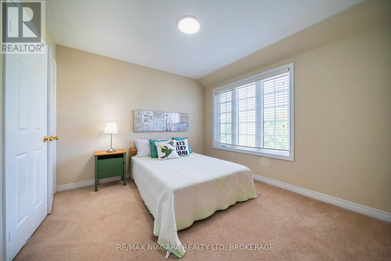 Photo 35 of 40 Dungannon Drive, Markham ON