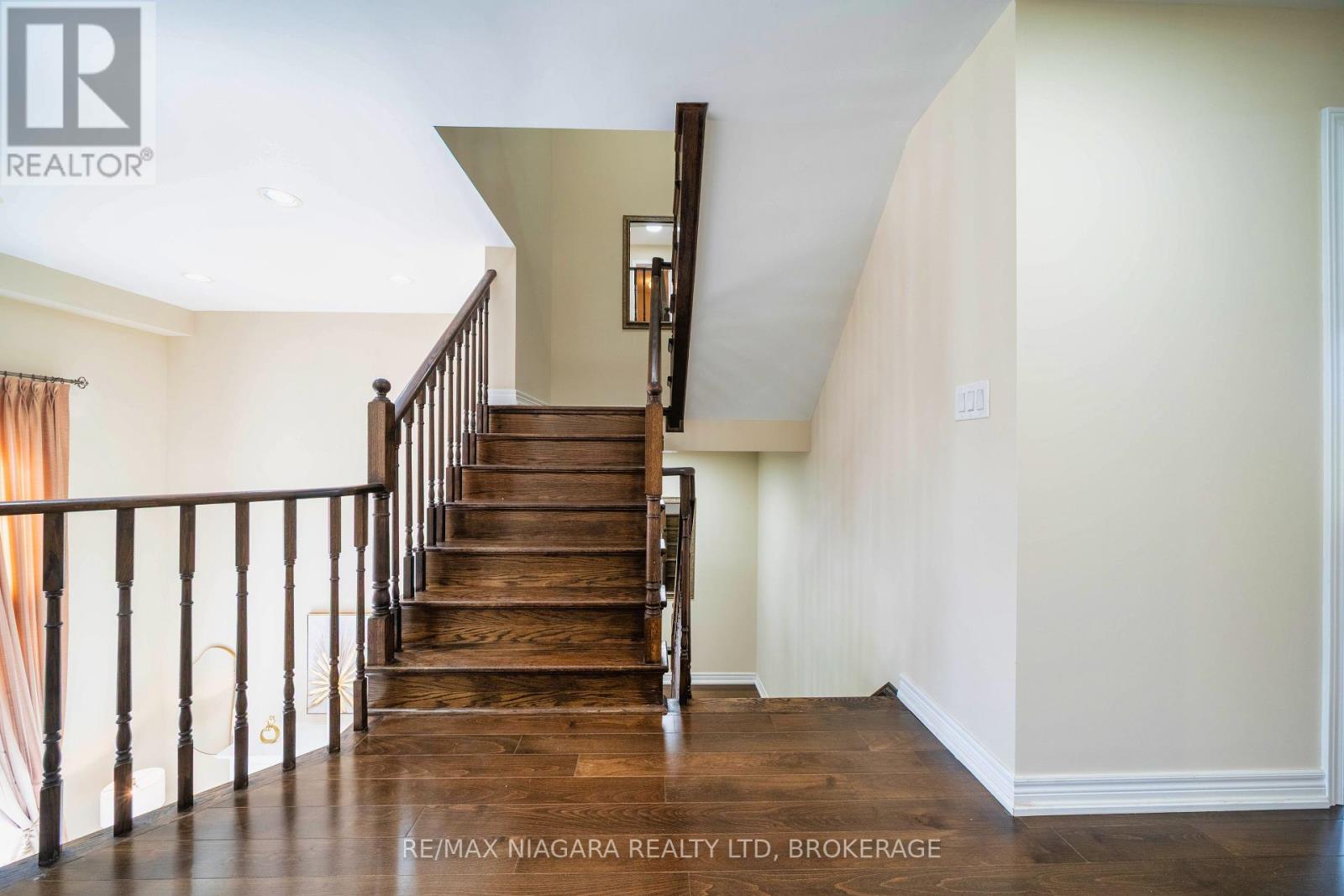 Photo 37 of 40 Dungannon Drive, Markham ON
